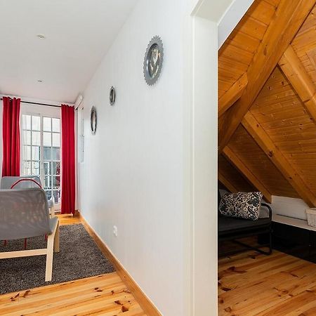 Attic Apartment With Balcony In Bairro Alto Лиссабон Экстерьер фото