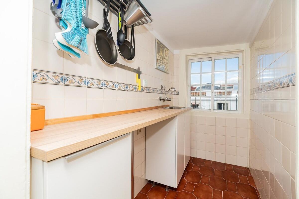 Attic Apartment With Balcony In Bairro Alto Лиссабон Экстерьер фото