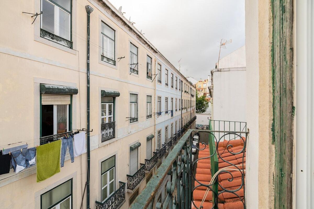 Attic Apartment With Balcony In Bairro Alto Лиссабон Экстерьер фото