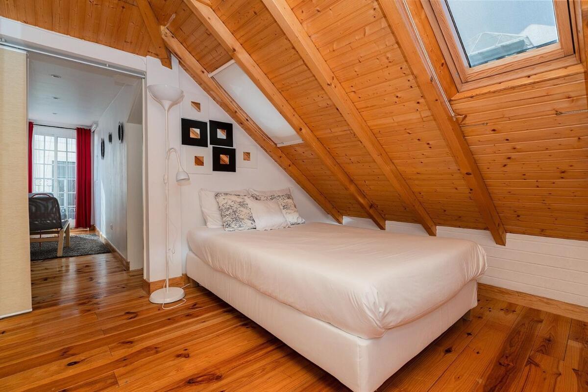 Attic Apartment With Balcony In Bairro Alto Лиссабон Экстерьер фото